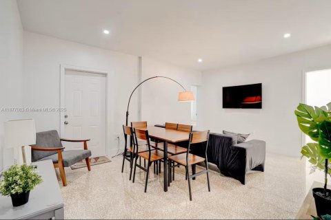 Commercial property in Miami, Florida 137.87 sq.m. № 1923855 - photo 11