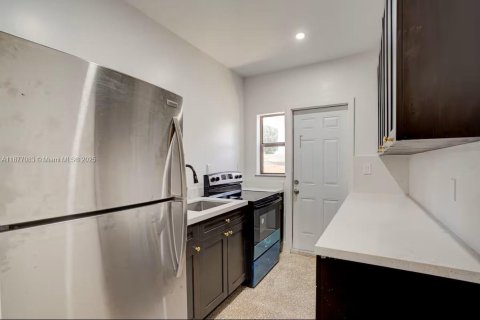 Commercial property in Miami, Florida 137.87 sq.m. № 1923855 - photo 6