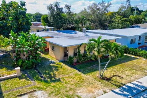 Commercial property in Miami, Florida 137.87 sq.m. № 1923855 - photo 15