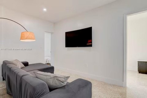 Commercial property in Miami, Florida 137.87 sq.m. № 1923855 - photo 10