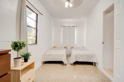 Commercial property in Miami, Florida 137.87 sq.m. № 1923855 - photo 5