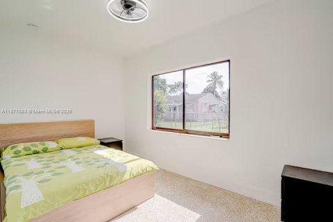 Commercial property in Miami, Florida 137.87 sq.m. № 1923855 - photo 12