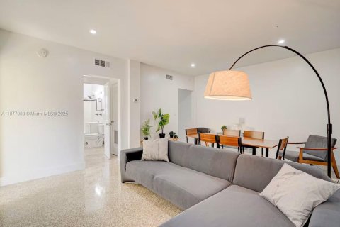 Commercial property in Miami, Florida 137.87 sq.m. № 1923855 - photo 3