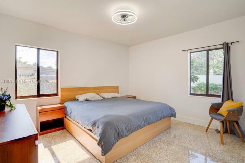 Commercial property in Miami, Florida 137.87 sq.m. № 1923855 - photo 8