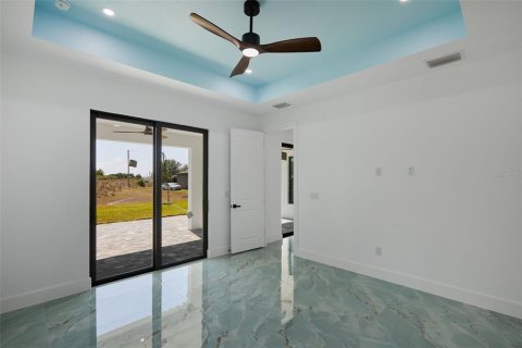 House in Cape Coral, Florida 4 bedrooms, 176.33 sq.m. № 1659056 - photo 12