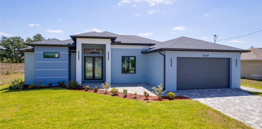 House in Cape Coral, Florida 4 bedrooms, 176.33 sq.m. № 1659056