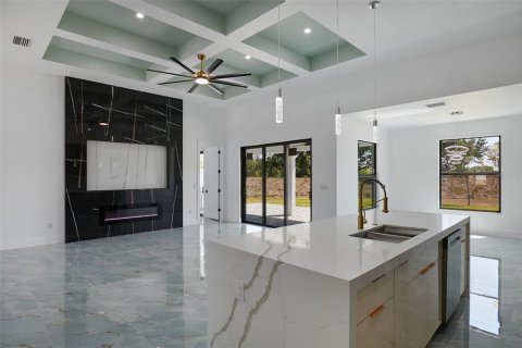 House in Cape Coral, Florida 4 bedrooms, 176.33 sq.m. № 1659056 - photo 6