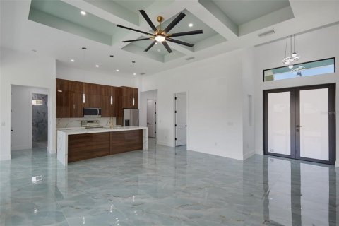 House in Cape Coral, Florida 4 bedrooms, 176.33 sq.m. № 1659056 - photo 8