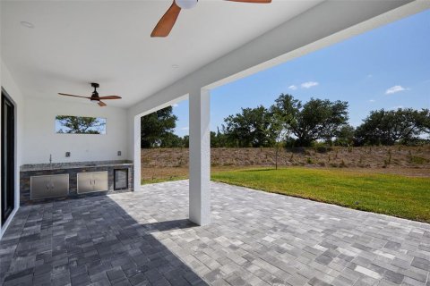 House in Cape Coral, Florida 4 bedrooms, 176.33 sq.m. № 1659056 - photo 26