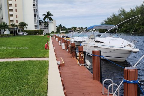 Снять в аренду кондоминиум в Дирфилд-Бич, Флорида 2 спальни, 111.48м2, № 1995340 - фото 9