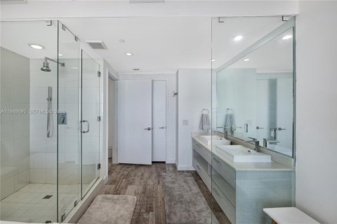 Condo in Miami, Florida, 2 bedrooms № 2152993 - photo 20