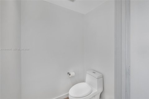 Condo in Miami, Florida, 2 bedrooms № 2152993 - photo 22