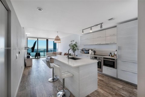 Condo in Miami, Florida, 2 bedrooms № 2152993 - photo 12