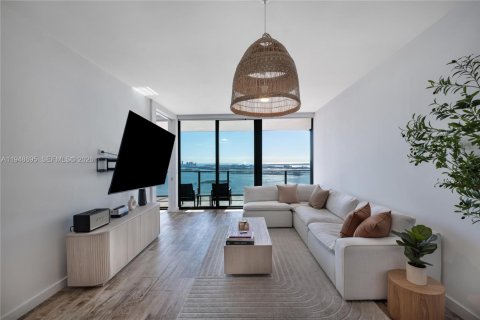 Condo in Miami, Florida, 2 bedrooms № 2152993 - photo 3