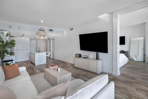 Condo in Miami, Florida, 2 bedrooms № 2152993 - photo 6