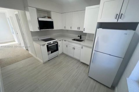 Propiedad comercial en venta en Hollywood, Florida, 154.4 m2 № 2155051 - foto 10