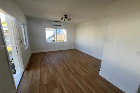 Propiedad comercial en venta en Hollywood, Florida, 154.4 m2 № 2155051 - foto 2