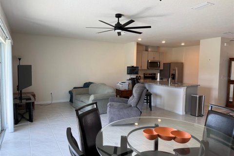 Townhouse in Edgewater, Florida 3 bedrooms, 155.24 sq.m. № 2104675 - photo 10