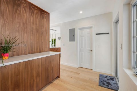 Casa en venta en Miami, Florida, 2 dormitorios, 97.83 m2 № 2057806 - foto 5