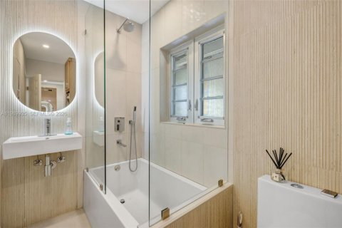 Casa en venta en Miami, Florida, 2 dormitorios, 97.83 m2 № 2057806 - foto 7