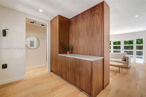 Casa en venta en Miami, Florida, 2 dormitorios, 97.83 m2 № 2057806 - foto 4