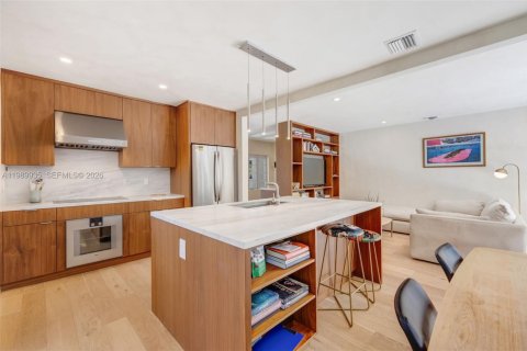 Casa en venta en Miami, Florida, 2 dormitorios, 97.83 m2 № 2057806 - foto 15