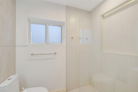 Casa en venta en Miami, Florida, 2 dormitorios, 97.83 m2 № 2057806 - foto 21