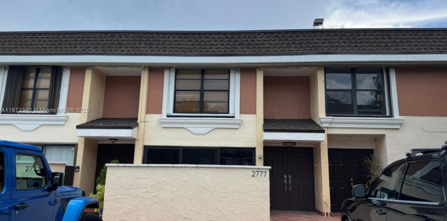 Touwnhouse à North Miami Beach, Floride 2 chambres, 144 m2 № 1925596