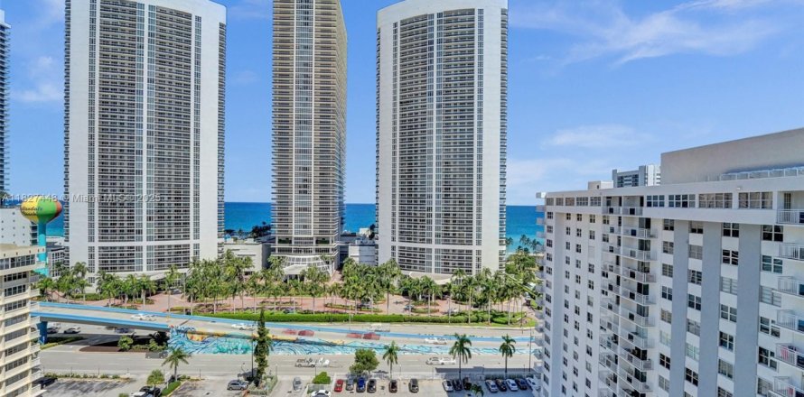 Condo à Hallandale Beach, Floride, 2 chambres  № 1920705