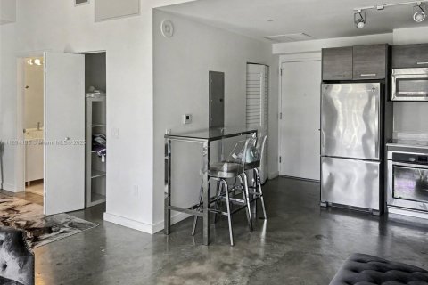 Condo in Miami, Florida, 1 bedroom  № 1945908 - photo 4