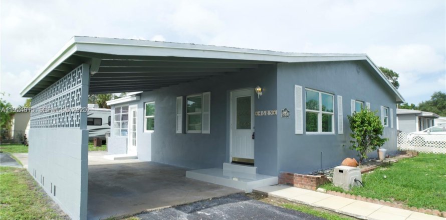 House in West Park, Florida 3 bedrooms, 108.14 sq.m. № 1982838