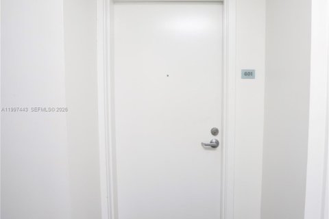 Condo in Miami, Florida, 2 bedrooms  № 2059301 - photo 15