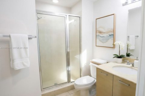 Condo in Miami, Florida, 2 bedrooms  № 2059301 - photo 13