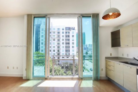Condo in Miami, Florida, 2 bedrooms  № 2059301 - photo 3