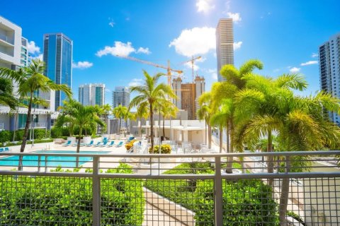 Condo in Miami, Florida, 2 bedrooms  № 2059301 - photo 25