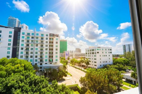Condo in Miami, Florida, 2 bedrooms  № 2059301 - photo 21
