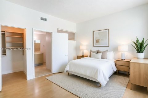 Condo in Miami, Florida, 2 bedrooms  № 2059301 - photo 10