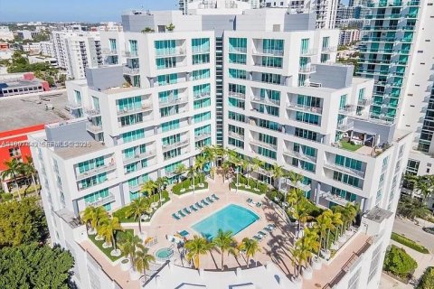 Condo in Miami, Florida, 2 bedrooms  № 2059301 - photo 16