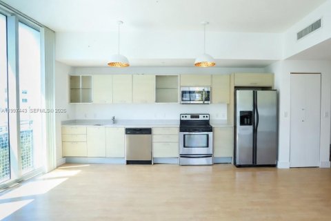 Condo in Miami, Florida, 2 bedrooms  № 2059301 - photo 2