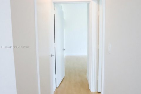 Condo in Miami, Florida, 2 bedrooms  № 2059301 - photo 6