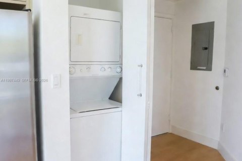 Condo in Miami, Florida, 2 bedrooms  № 2059301 - photo 12