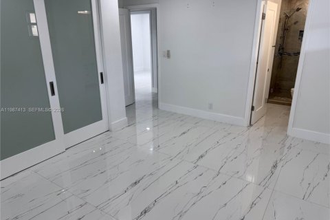 Villa ou maison à louer à Sunrise, Floride: 4 chambres, 142.05 m2 № 2047806 - photo 8