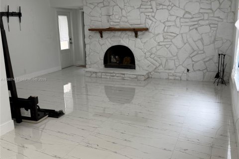 Villa ou maison à louer à Sunrise, Floride: 4 chambres, 142.05 m2 № 2047806 - photo 3