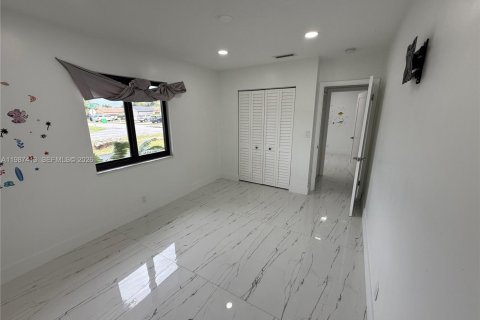 Villa ou maison à louer à Sunrise, Floride: 4 chambres, 142.05 m2 № 2047806 - photo 12