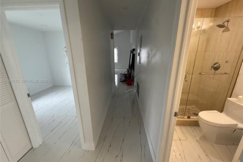 Villa ou maison à louer à Sunrise, Floride: 4 chambres, 142.05 m2 № 2047806 - photo 7