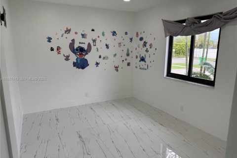 Villa ou maison à louer à Sunrise, Floride: 4 chambres, 142.05 m2 № 2047806 - photo 11