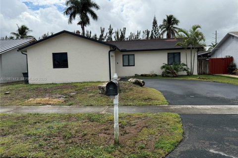 Villa ou maison à Sunrise, Floride 4 chambres, 142.05 m2 № 2047806