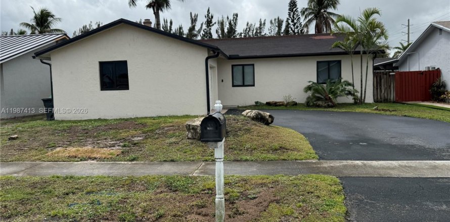 Villa ou maison à Sunrise, Floride 4 chambres, 142.05 m2 № 2047806