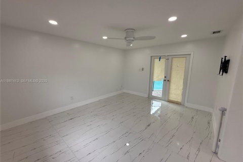 Villa ou maison à louer à Sunrise, Floride: 4 chambres, 142.05 m2 № 2047806 - photo 6