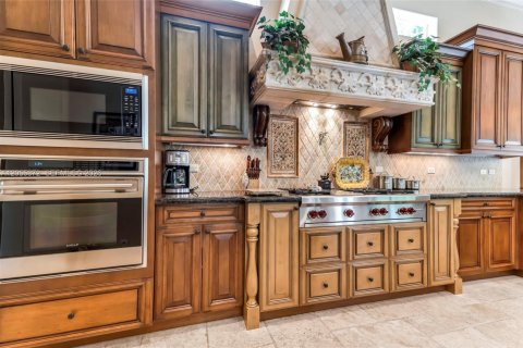 House in Highland Beach, Florida 4 bedrooms, 419.27 sq.m. № 2254724 - photo 13
